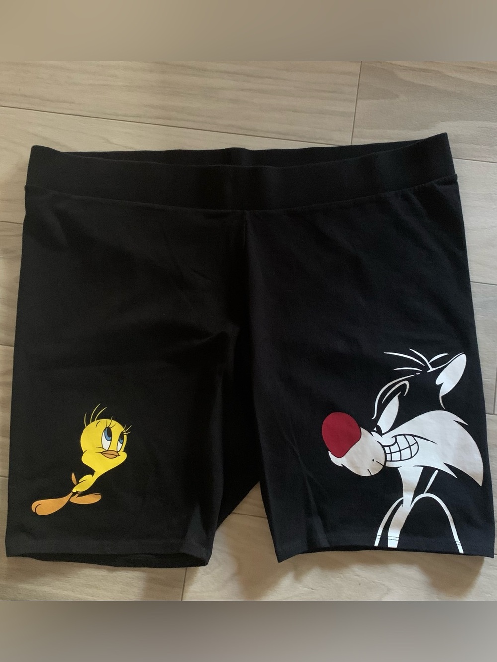 Torrid Looney Tunes Tweety & Sylvester Cartoon Bike Shorts Size 4